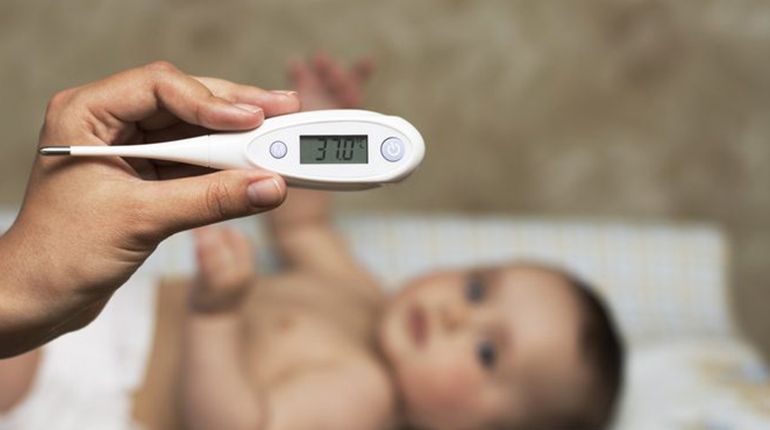 ¿Cómo baja la temperatura del bebé?